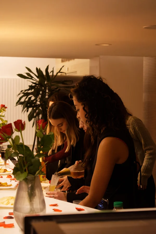 Photo des bénévoles au service du buffet